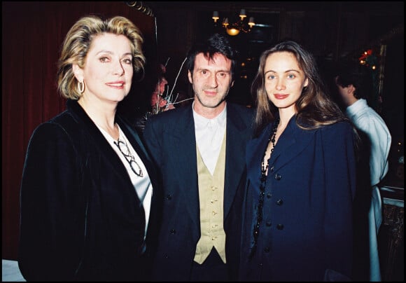 Archives - Catherine Deneuve, Daniel Auteuil et Emmanuelle Béart lors de la soirée pour les 80 ans de Jean Marais. 1993.