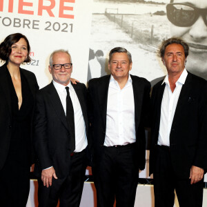 Maggie Gyllenhaal, Thierry Frémaux, Ted Sarandos et Paolo Sorrentino Soirée d'ouverture du 13ème Festival Lumière Lyon, le 9 Octobre 2021 - Cérémonie d'ouverture du Festival Lumière 2021 à Lyon le 9 octobre 2021. © Dominique Jacovides / Bestimage