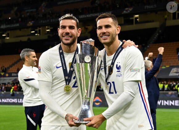 Lucas Hernandez et son frère Théo - Football: La France remporte la coupe de la Ligue des Nations en battant l'Espagne 2 buts à 1 à Milan le 10 octobre 2021. © Inside/Panoramic/Bestimage