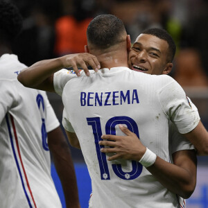 Kylian Mbappe et Karim Benzema - Football: La France remporte la coupe de la Ligue des Nations en battant l'Espagne 2 buts à 1 à Milan le 10 octobre 2021. © Inside/Panoramic/Bestimage