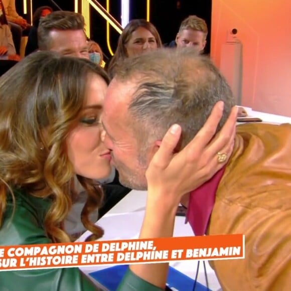 Delphine Wespiser et son compagnon Roger Erhart, déguisé en ranger, dans "TPMP".