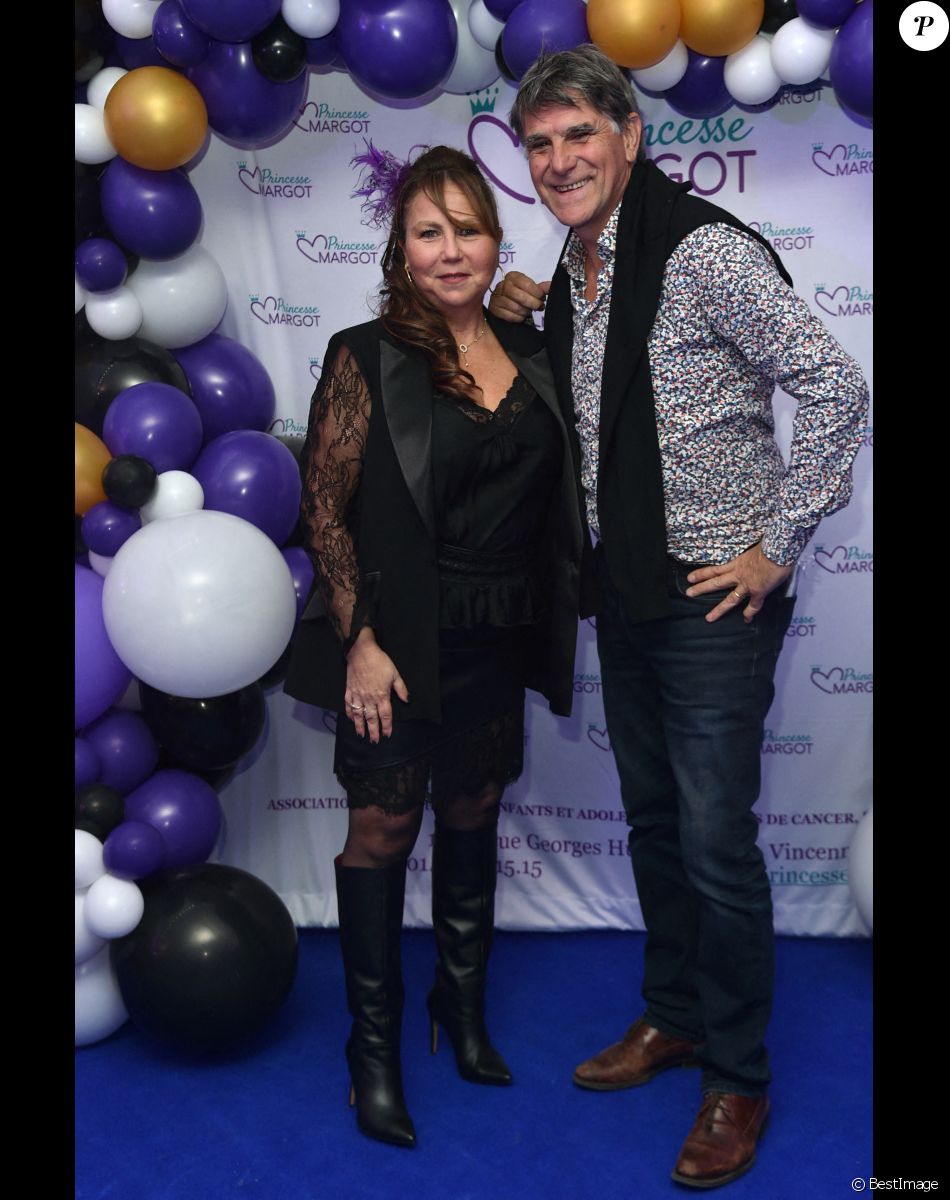 Exclusif - Tex et la présidente de l'association Muriel Hattab à la soirée de gala de l'association Princesse Margot au Folies Gruss à Paris le 11 octobre 2021.