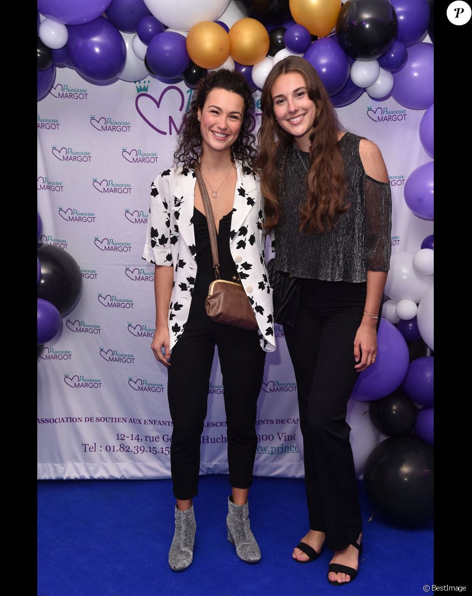 Exclusif - Ilona Bachelier et une amie à la soirée de gala de l'association Princesse Margot au Folies Gruss à Paris le 11 octobre 2021.