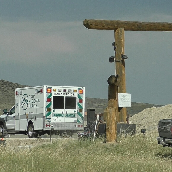 Une ambulance a été appelée au ranch de Kanye West dans le Wyoming le 25 juillet 2020. Le rappeur a été photographié avec des amis à l'extérieur de la maison avant de partir en 4x4.