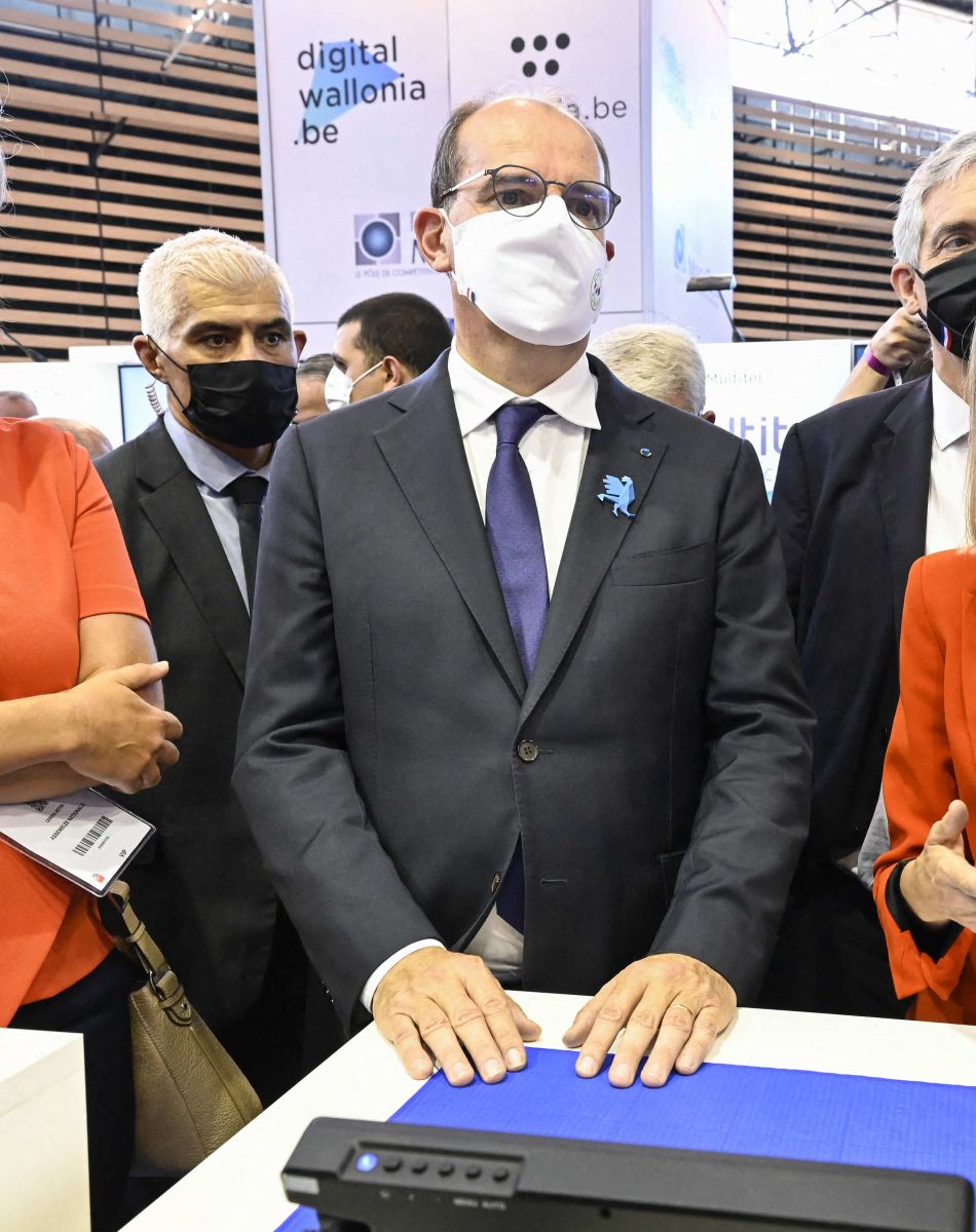 Le Premier ministre, Jean Castex et Agnès Pannier-Runacher, secrétaire d'État auprès du ministre de l'Économie et des Finances de France, au Salon Global Industrie au parc des expositions Eurexpo Lyon à Chassieu, France, le 6 septembre 2021. © Stéphane Audras/Pool/Bestimage