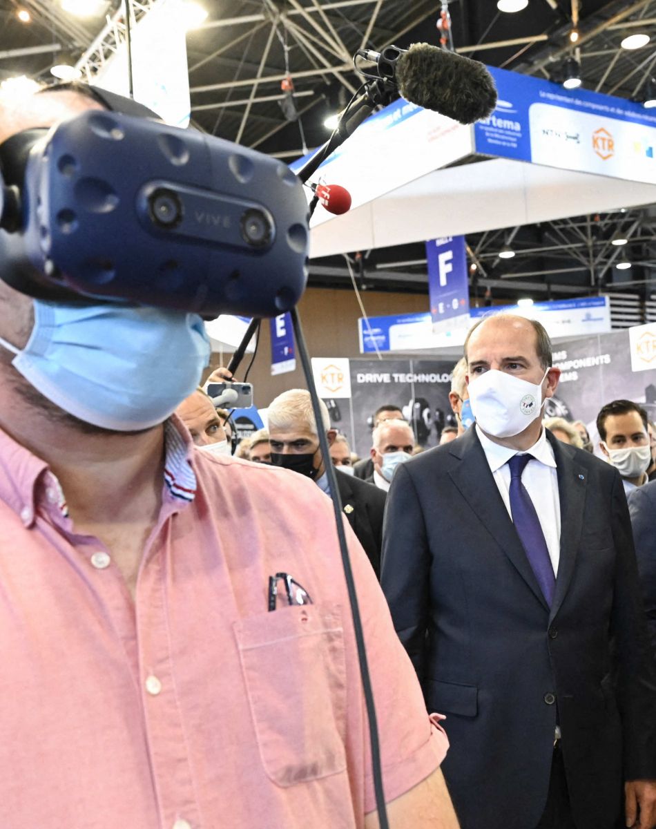Le Premier ministre, Jean Castex et Agnès Pannier-Runacher, secrétaire d'État auprès du ministre de l'Économie et des Finances de France, au Salon Global Industrie au parc des expositions Eurexpo Lyon à Chassieu, France, le 6 septembre 2021. © Stéphane Audras/Pool/Bestimage