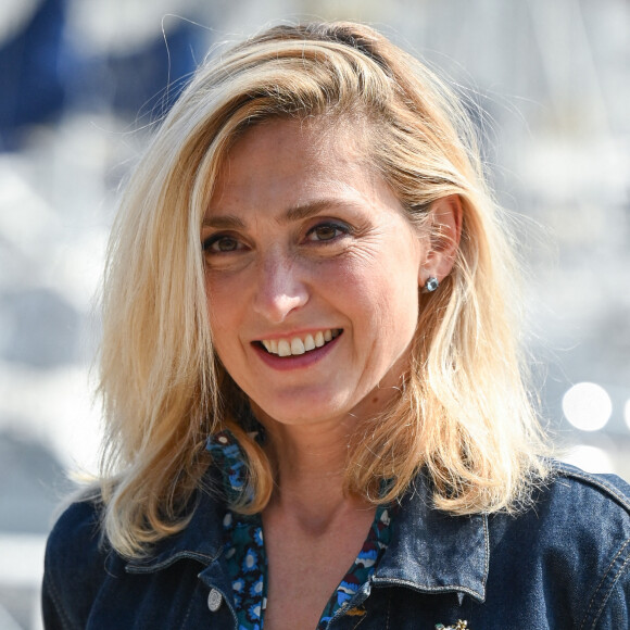 Julie Gayet - Photocall lors du Festival de la Fiction de La Rochelle. Le 16 septembre 2021