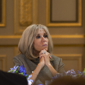 Brigitte Macron lors du dîner de cloture de la saison Africa 2020 au palais de l'Elysée le 30 septembre 2021.