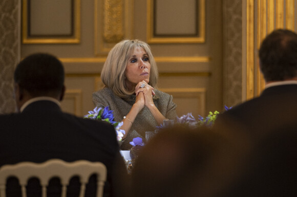 Brigitte Macron lors du dîner de cloture de la saison Africa 2020 au palais de l'Elysée le 30 septembre 2021.