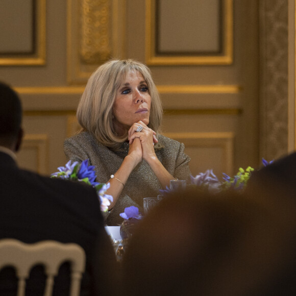 Brigitte Macron lors du dîner de cloture de la saison Africa 2020 au palais de l'Elysée le 30 septembre 2021.