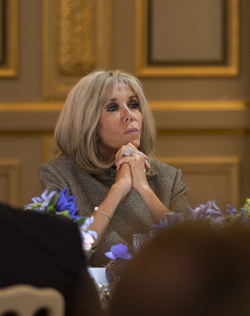 Brigitte Macron lors du dîner de cloture de la saison Africa 2020 au palais de l'Elysée le 30 septembre 2021.