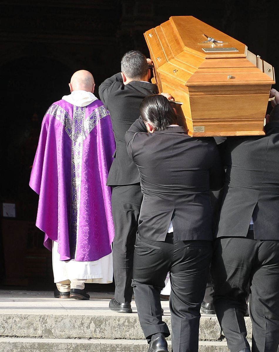 Illustration - Arrivées aux obsèques de Etienne Mougeotte en l'église Saint-François-Xavier à Paris. Le 13 octobre 2021 © Jacovides-Clovis / Bestimage
