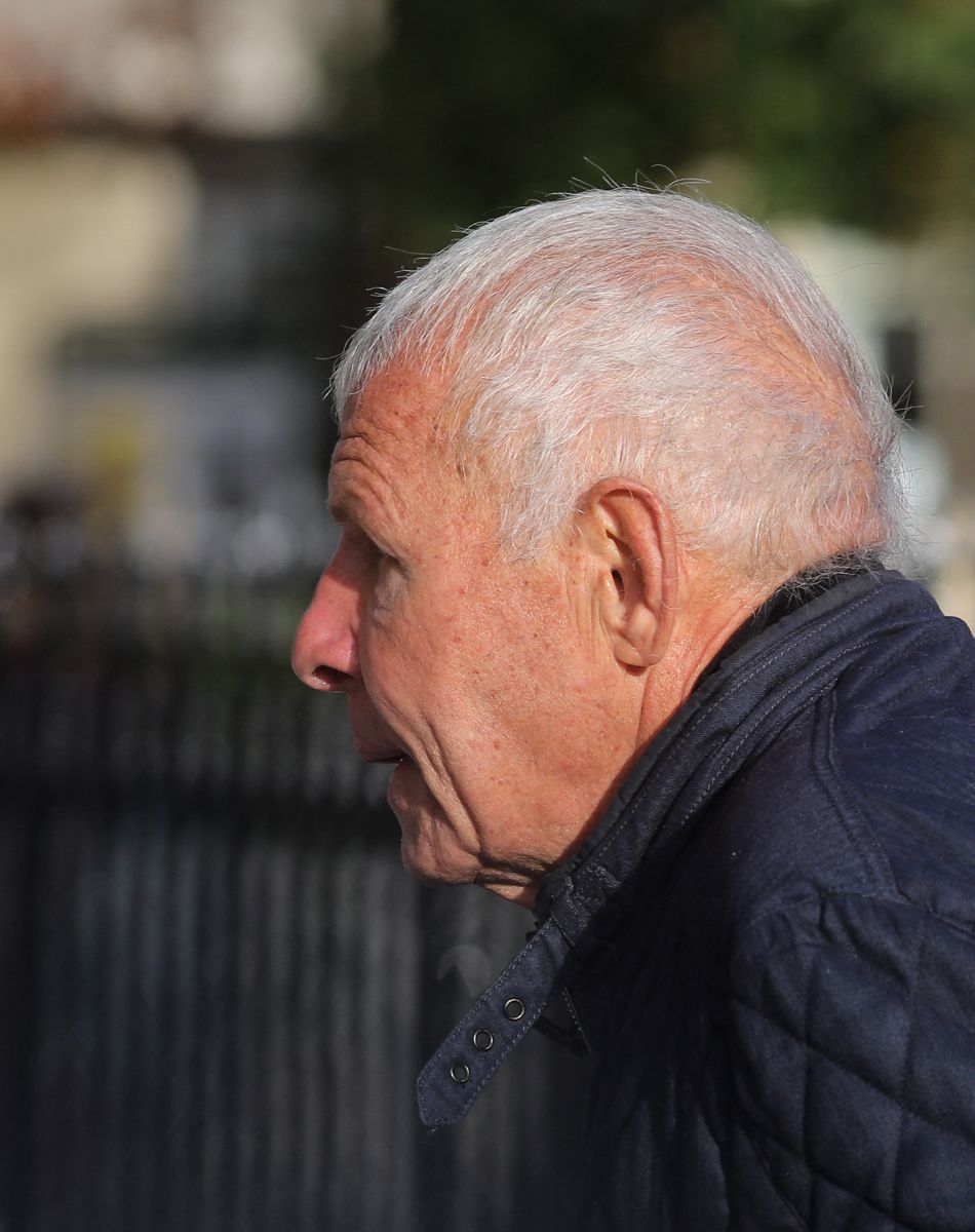 Patrick Poivre d'Arvor (PPDA) - Arrivées aux obsèques de Etienne Mougeotte en l'église Saint-François-Xavier à Paris. Le 13 octobre 2021 © Jacovides-Clovis / Bestimage