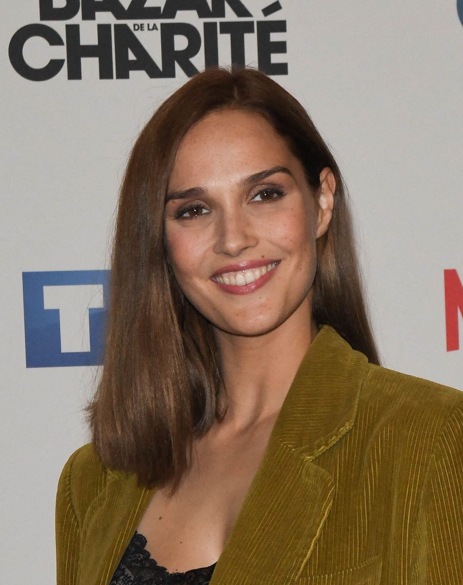 Camille Lou à l'avant-première de série télévisé TF1 "Le Bazar de la Charité" au Grand Rex à Paris, France, le 30 septembre 2019. © Coadic Guirec/Bestimage Celebs attending "Le Bazar de la Charite" TF1 Serie Premiere at the Grand Rex in Paris, France, on September 30, 2019.