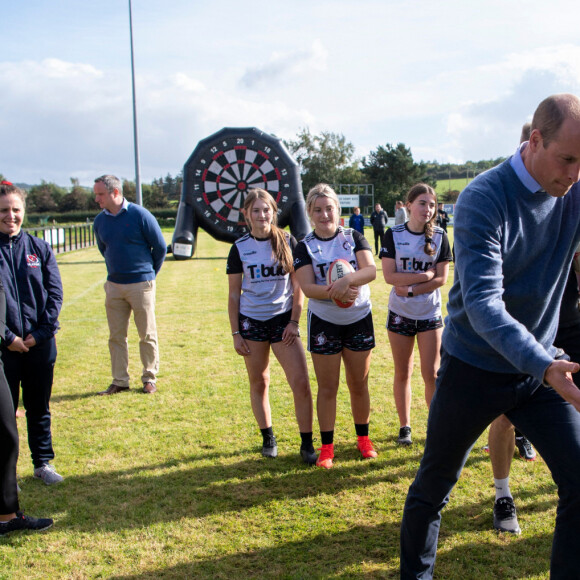 Le prince William, duc de Cambridge, et Catherine (Kate) Middleton, duchesse de Cambridge, visitent le clud de Rugby, City of Derry R.F.C. à Londonderry, Royaume Uni, le 29 septembre 2021.