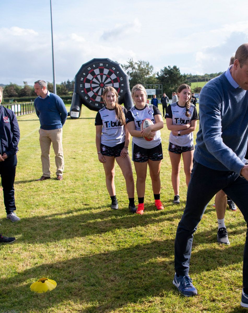 Le prince William, duc de Cambridge, et Catherine (Kate) Middleton, duchesse de Cambridge, visitent le clud de Rugby, City of Derry R.F.C. à Londonderry, Royaume Uni, le 29 septembre 2021.