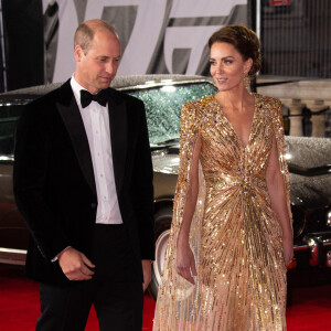 Le prince William, duc de Cambridge, Catherine Kate Middleton, duchesse de Cambridge lors de l'avant-première mondiale du film "James Bond - Mourir peut attendre (No Time to Die)" au Royal Albert Hall à Londres le 28 septembre 2021.