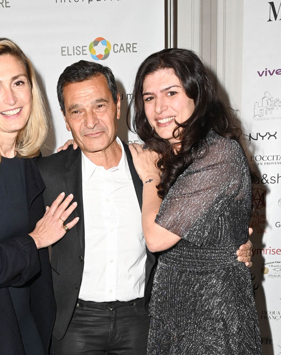 Exclusif - Julie Gayet, Philippe Bénacin (président général d'Interparfums ) et Elise Boghossian (Présidente Elisecare) - Dîner de Gala de l'association Elisecare sponsorisé par Philippe Bénacin (Interparfums) et orchestré par Yannick Alléno au Pavillon Ledoyen à Paris le 13 octobre 2021. © Coadic Guirec/Bestimage