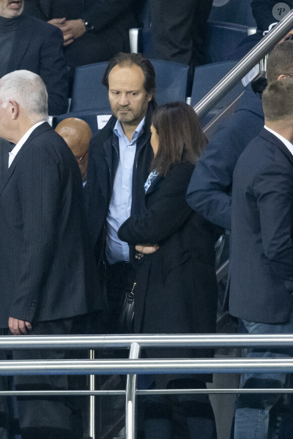 Anne Hidalgo et son mari Jean-Marc Germain - People assistent à la victoire du PSG (2) face à Manchester City (0) lors de la deuxième journée de la Ligue des champions au Parc des Princes à Paris le 28 septembre 2021.