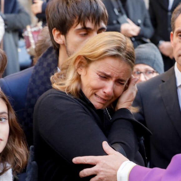 Lisa Azuelos, Debora Delorme Kahn-Sriber et sa fille - Sorties des obsèques de Marie Laforêt en l'église Saint-Eustache à Paris. Le 7 novembre 2019.