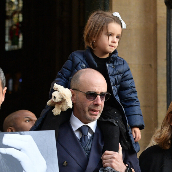 Jean-Mehdi et sa soeur Lisa Azuelos - Sorties des obsèques de Marie Laforêt en l'église Saint-Eustache à Paris. Le 7 novembre 2019.