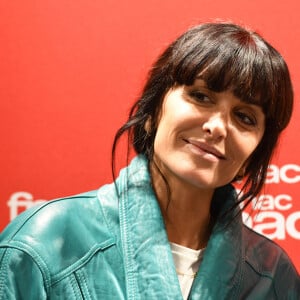 Jenifer, la chanteuse française et coach dans The Voice, a inauguré les illuminations de Noël sur la Place des Arcades du centre commercial au Polygone Riviera à Cagnes sur Mer, près de Nice avant de faire un show case suivi d'une séance de dédicaces à la Fnac le 25 novembre 2019. © Bruno Bebert/Bestimage 