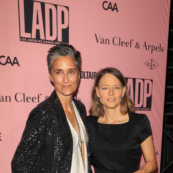 Jodie Foster et son épouse - Les personnalités assistent au gala annuel "L.A Dance Project" à Los Angeles, le 16 octobre 2021.