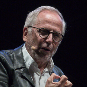 Fabrice Luchini sur scène raconte "Des écrivains parlent d'argent" lors du festival Printemps de Pérouges, France, le 16 septembre 2021. © Sandrine Thesillat/Panoramic/Bestimage 