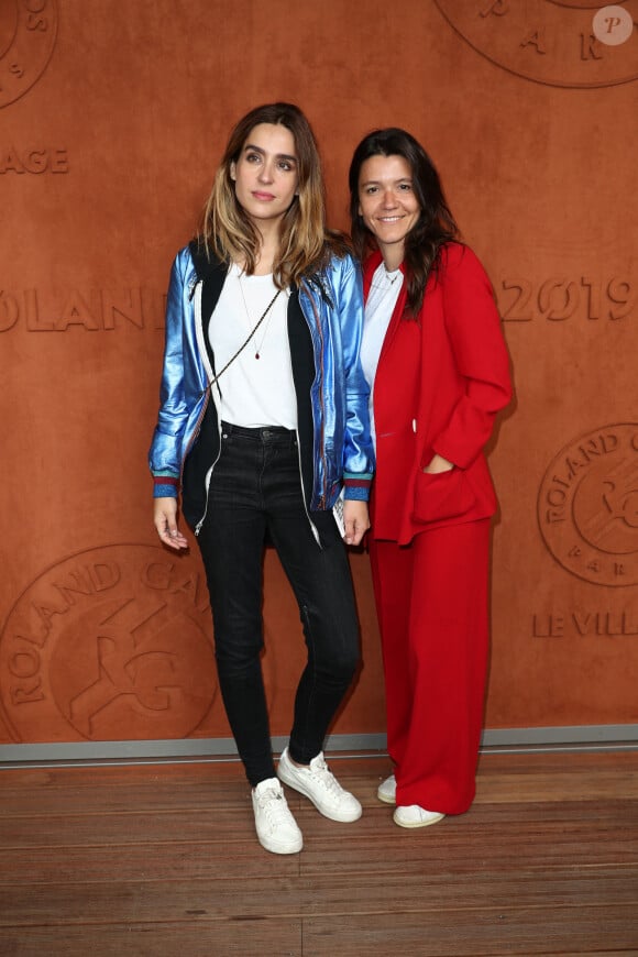 Victoria Olloqui et Hortense d'Esteve au village lors des internationaux de tennis de Roland-Garros à Paris, le 30 mai 2019. © Jacovides-Moreau/Bestimage