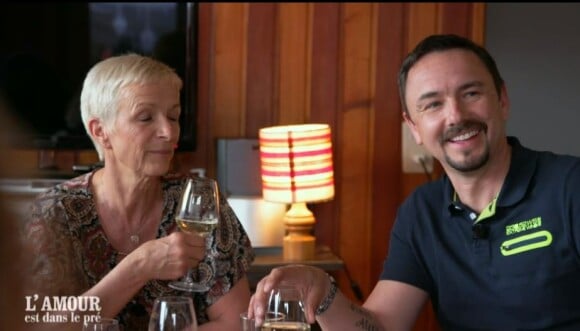 Paulette et son fils, lors de l'épisode de "L'amour est dans le pré 2021" du 25 octobre, sur M6
