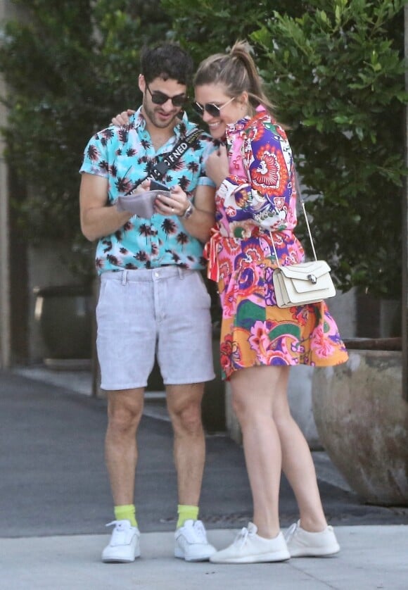 Exclusif - Darren Criss et sa femme Mia Swier sont allés déjeuner en amoureux à Los Angeles, le 5 août 2021