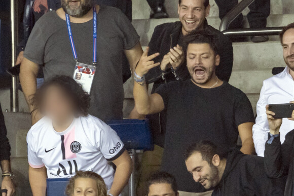 Kev Adams - People au Match de Ligue de champions Psg (3) - Leipzig (2) au Parc des Princes à Paris le 19 octobre 2021. © Cyril Moreau/Bestimage