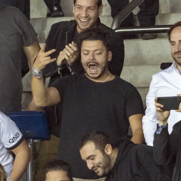 Kev Adams - People au Match de Ligue de champions Psg (3) - Leipzig (2) au Parc des Princes à Paris le 19 octobre 2021. © Cyril Moreau/Bestimage