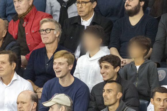 Franck Dubosc et ses enfants RaphaÎl et Milhan - People au Match de Ligue de champions Psg (3) - Leipzig (2) au Parc des Princes à Paris le 19 octobre 2021. © Cyril Moreau/Bestimage