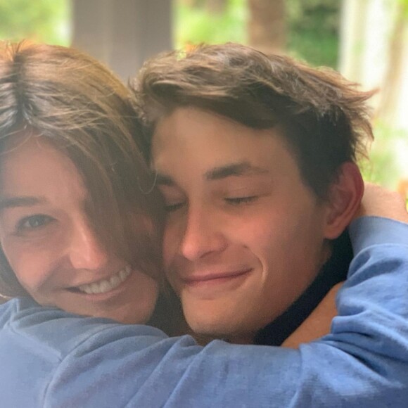 Aurélien Enthoven et sa mère, Carla Bruni-Sarkozy.
