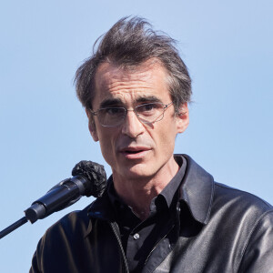 Raphaël Enthoven à la manifestation de soutien à la famille de Sarah Halimi sur la place du Trocadéro à Paris le 25 avril 2021.