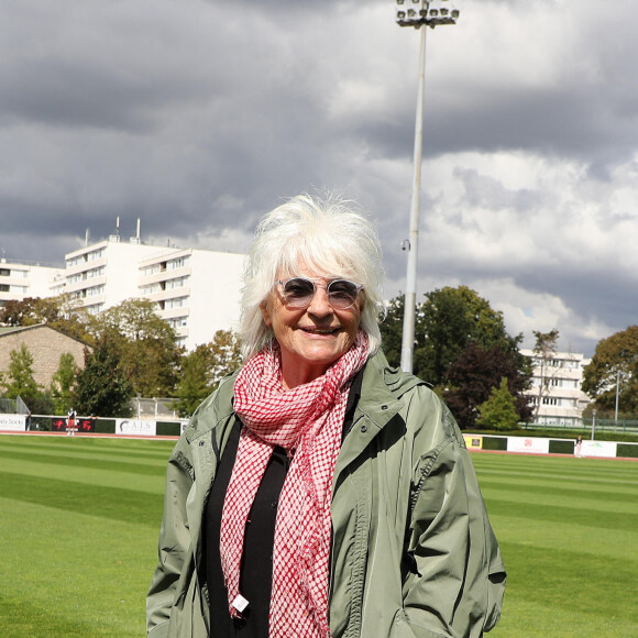 Catherine Lara - Match de football entre le Variétés Club de France et l'équipe du Centre Hospitalier Poissy / Saint-Germain-en-Laye au stade Léo-Lagrange de Poissy, le 6 septembre 2020. © Dominique Jacovides/Bestimage