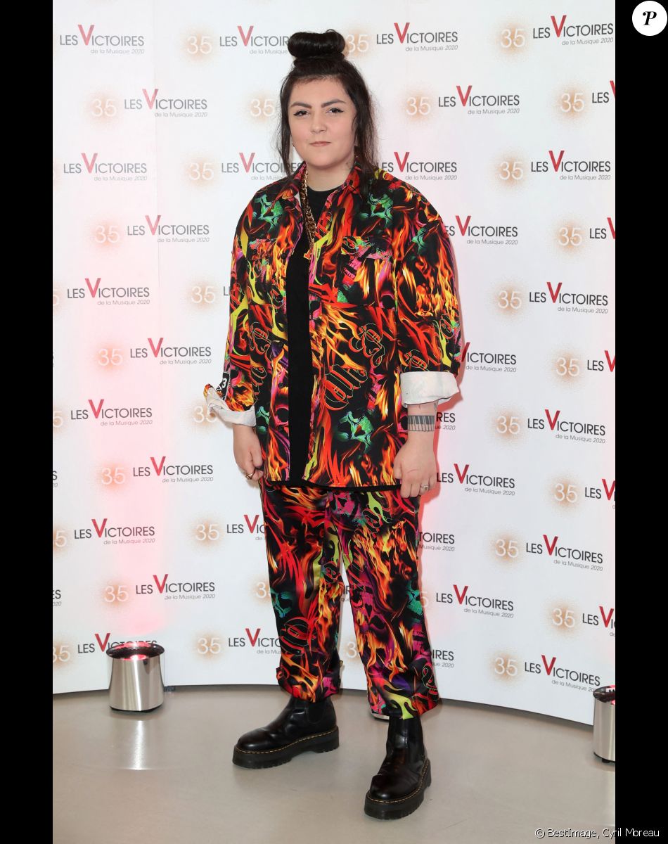 La chanteuse Hoshi lors de la 35ème édition des Victoires de la musique à La Seine Musicale, Boulogne Billancourt le 14 février 2020. © Cyril Moreau / Bestimage