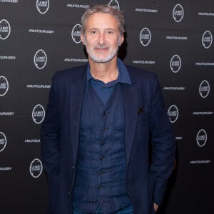 Antoine de Caunes lors de la 17ème Nuit du Rugby à l'Olympia à Paris le 27 septembre 2021. © Pierre Perusseau / Bestimage 