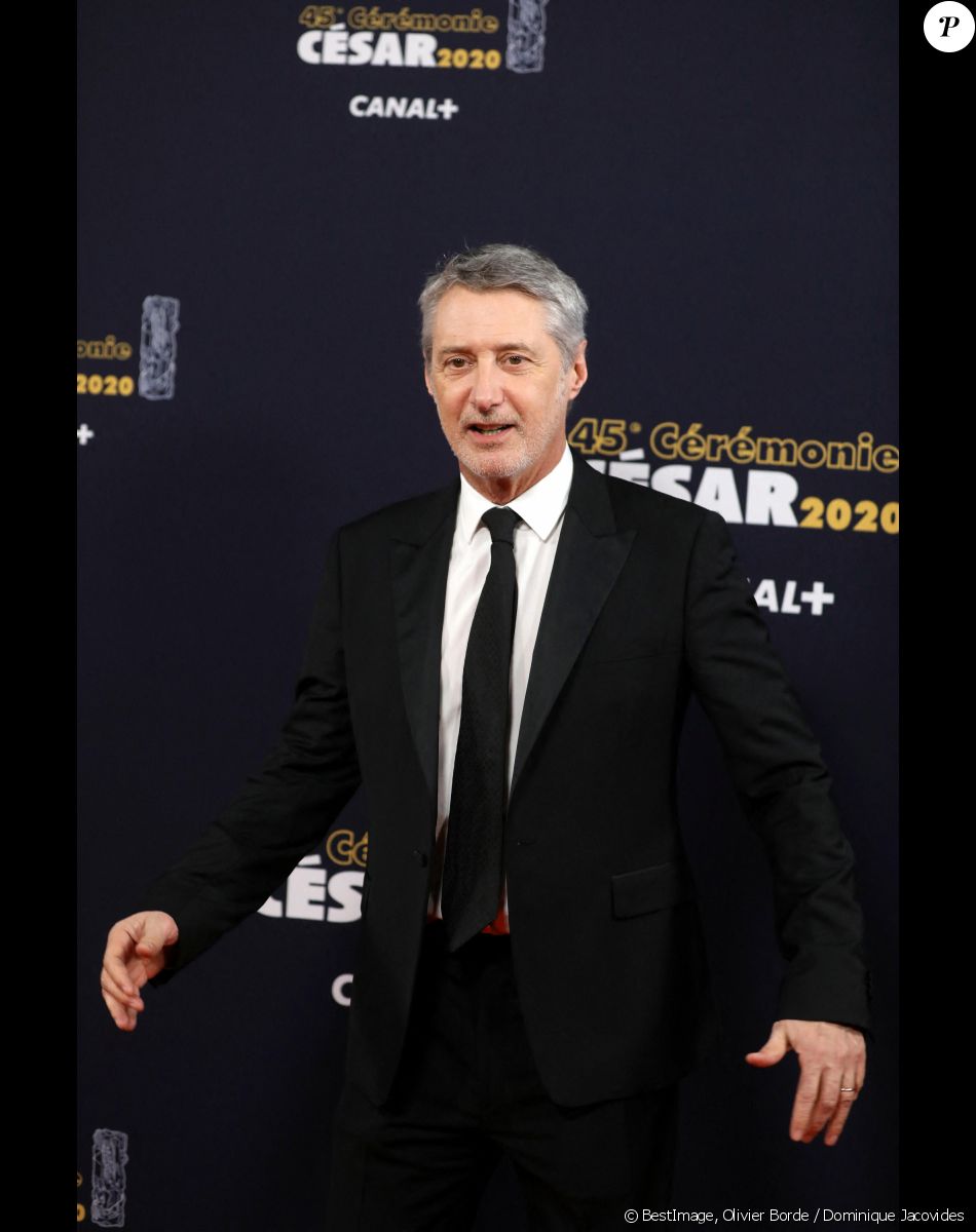 Antoine de Caunes lors du photocall lors de la 45ème cérémonie des César à la salle Pleyel à Paris le 28 février 2020 © Dominique Jacovides / Olivier Borde / Bestimage
