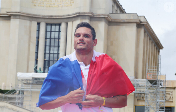 Florent Manaudou médaille d'argent en 50 m nage libre aux Jeux Olympique de Tokyo 2020 assiste au Live des Jeux dans les Jardins du Trocadero à Paris, France, le 7 août 2021. © Panoramic/Bestimage