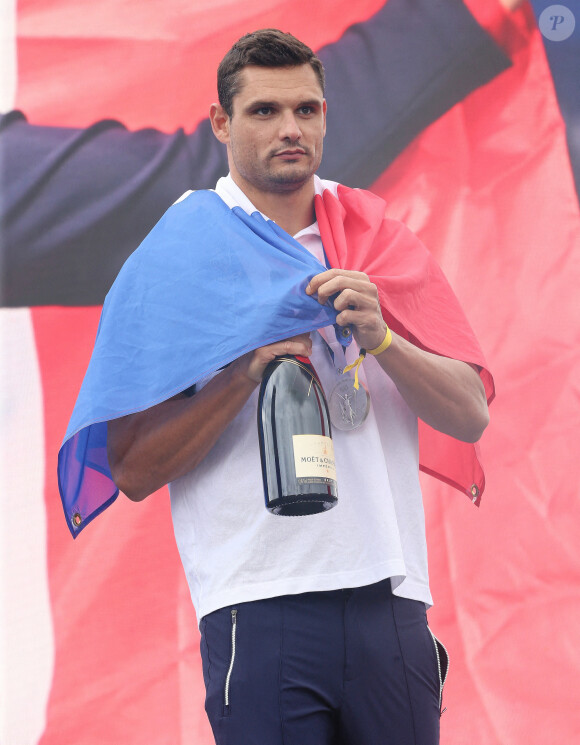 Florent Manaudou médaille d'argent en 50 m nage libre aux Jeux Olympique de Tokyo 2020 assiste au Live des Jeux dans les Jardins du Trocadero à Paris, France, le 7 août 2021. © Panoramic/Bestimage