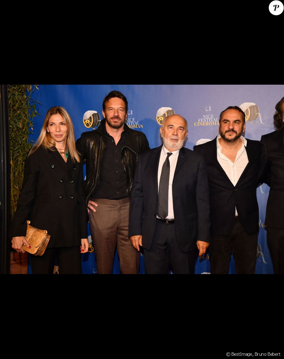 Patricia Campi, la femme de Gérad Jugnot, Samuel Le Bihan, Gérard Jugnot et François-Xavier Demaison lors de la quatrième soirée de la 3ème édition du Festival Cinéroman à Nice, France, le 23 octobre 2021. © Bruno Bebert/Bestimage