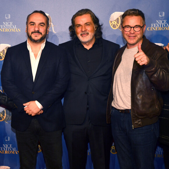 Anaïs et François-Xavier Demaison, Christophe Barratier et Guillaume De Tonquédec lors de la quatrième soirée de la 3ème édition du Festival Cinéroman à Nice, France, le 23 octobre 2021. © Bruno Bebert/Bestimage 