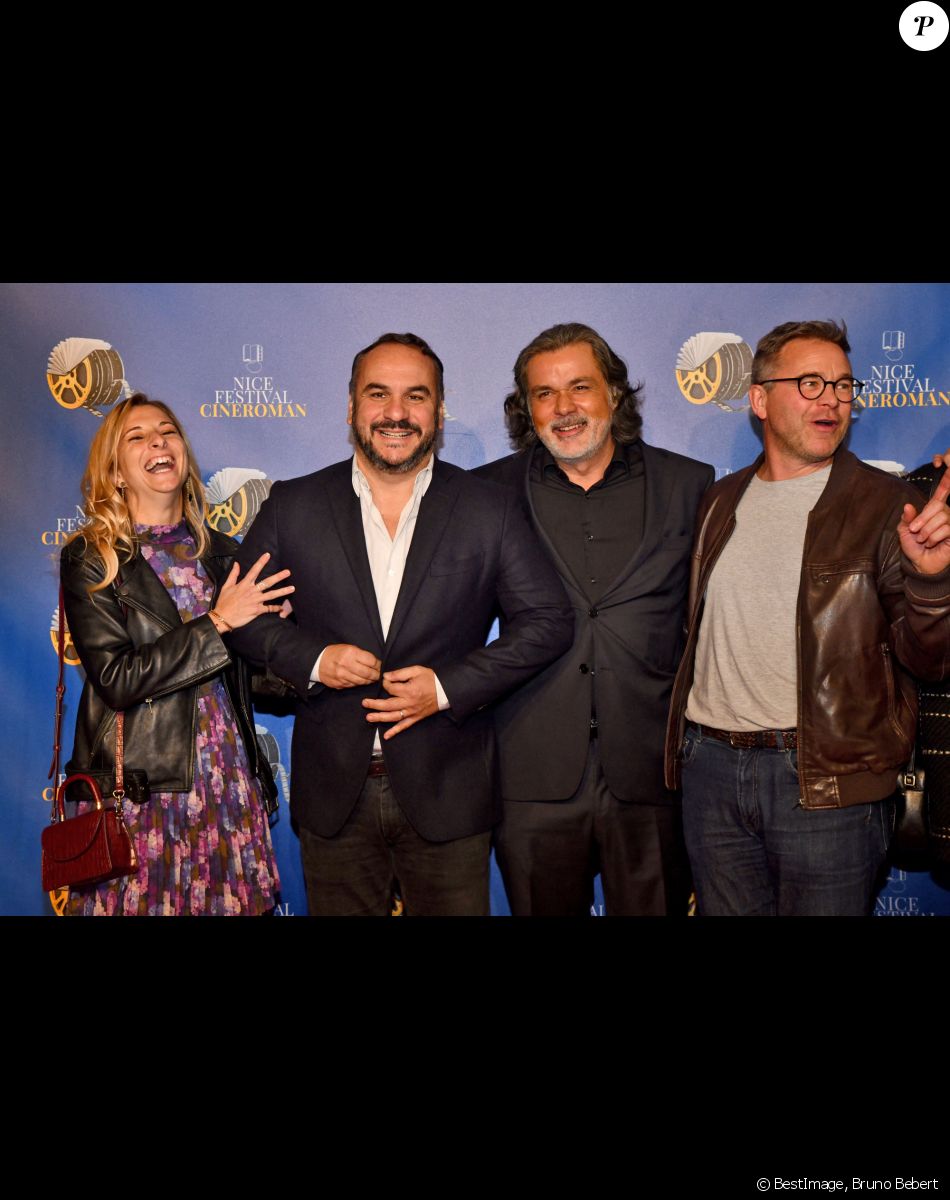 Anaïs et François-Xavier Demaison, Christophe Barratier et Guillaume De Tonquédec lors de la quatrième soirée de la 3ème édition du Festival Cinéroman à Nice, France, le 23 octobre 2021. © Bruno Bebert/Bestimage