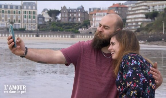 Valentin avec Charley lors de l'épisode de "L'amour est dans le pré 2021" du 1er novembre, sur M6