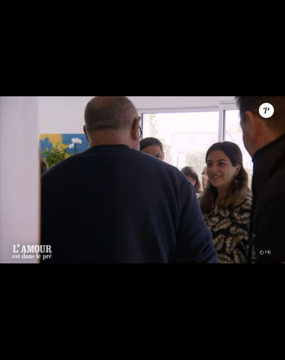 Valentin présente ses prétendantes Charley et Natacha lors de l'épisode de "L'amour est dans le pré 2021" du 1er novembre, sur M6