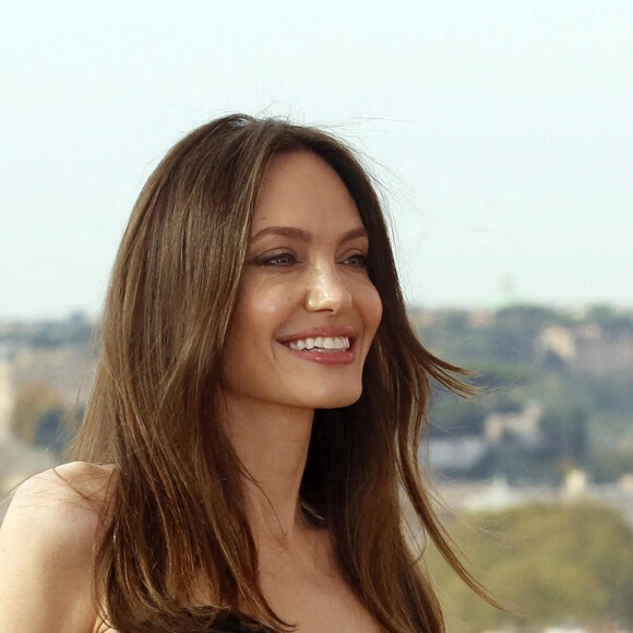 Angelina Jolie - Photocall du film "Les Éternels" sur le toit de l'Hôtel de la Ville à Rome, Italie, le 25 octobre 2021.