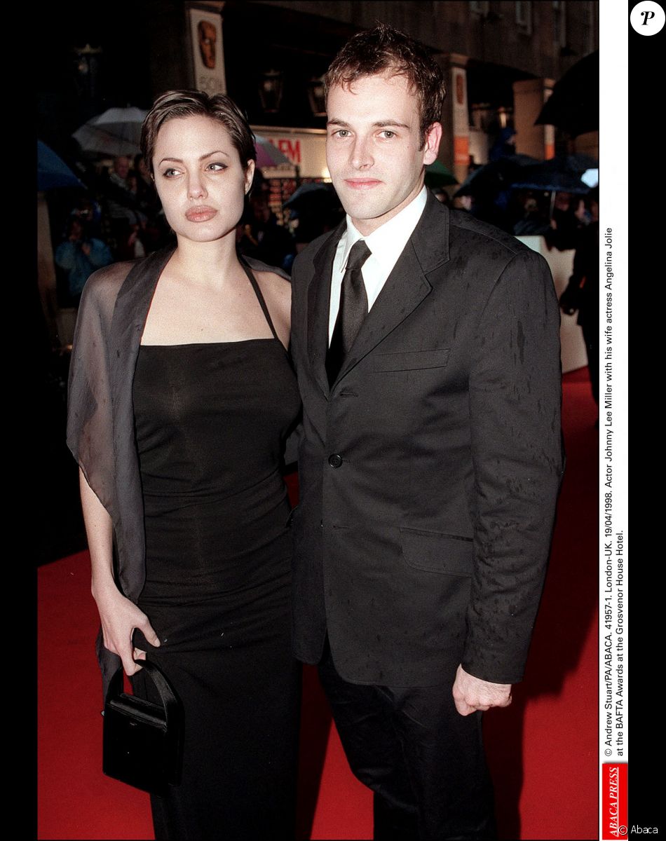 Angelina Jolie et son ex-mari Jonny Miller aux BAFTA Awards en avril 1998.
