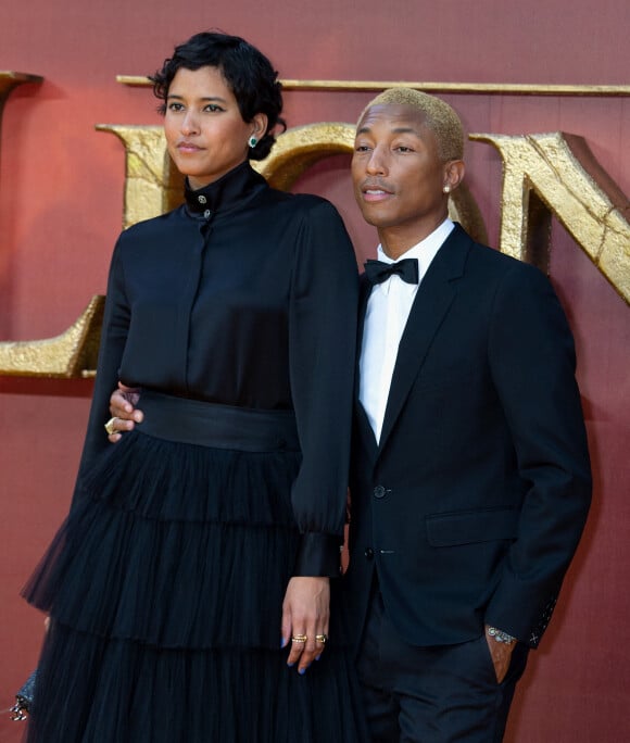 Pharrell Williams et sa femme Helen Lasichanh à la première du film "Le Roi Lion" au cinéma Odeon Luxe Leicester Square à Londres, le 14 juillet 2019.